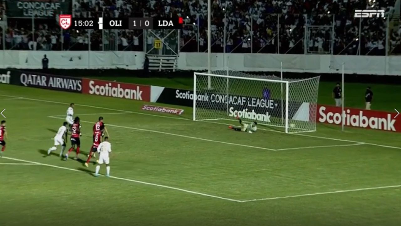 ¡Perdona! Brayan Moya falló penal para Olimpia y deja con vida a Alajuela