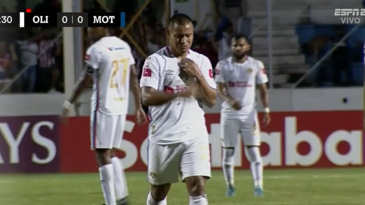 Patón Mejía muestra su frustración tras su polémica expulsión en el clásico ante Motagua