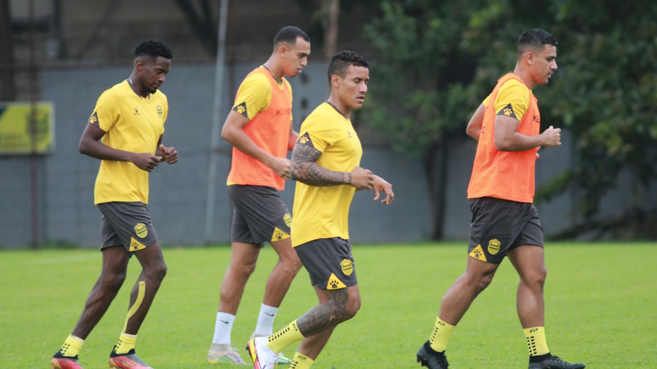 Real España podría perder a una de sus principales figuras para enfrentar al Alajuela