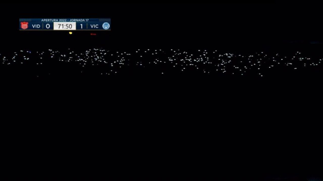 Estadio Ceibeño se quedó sin luz en pleno clásico entre Vida y  Victoria