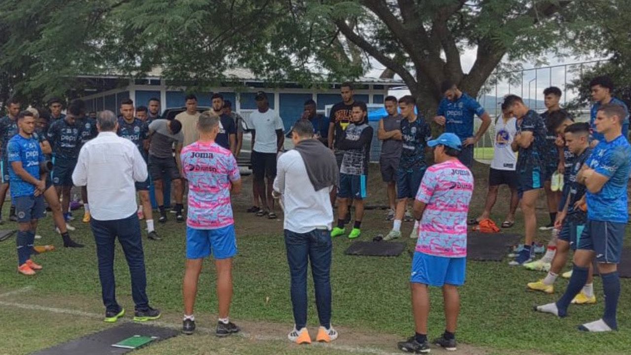 Presidente de Motagua intervino en entrenamiento de su equipo tras goleada del Olimpia