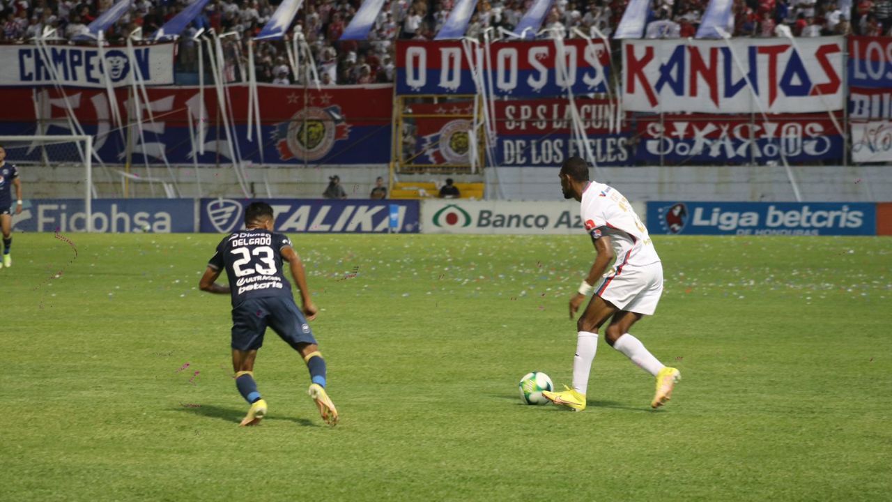 Olimpia festejó su Liga Concacaf humillando a Motagua y bajándolos del liderato