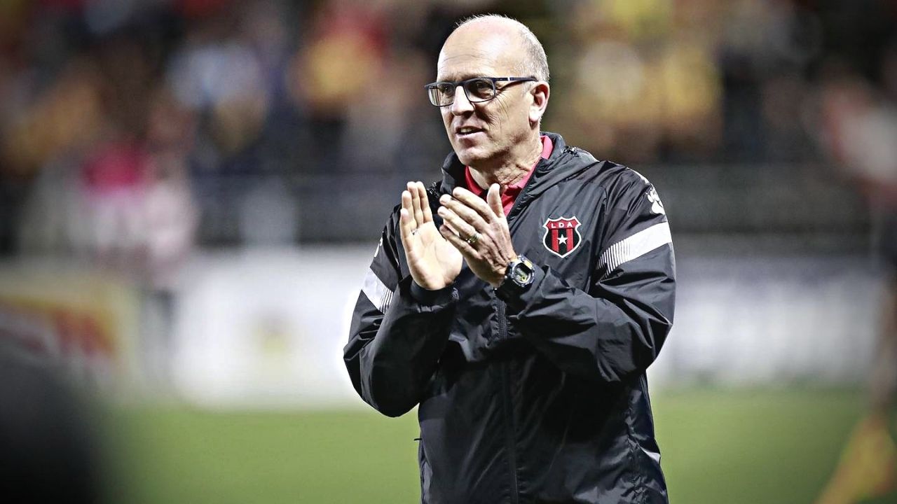 Fabián Coito confirma su futuro en Alajuelense luego de caer contra Olimpia y en Costa Rica
