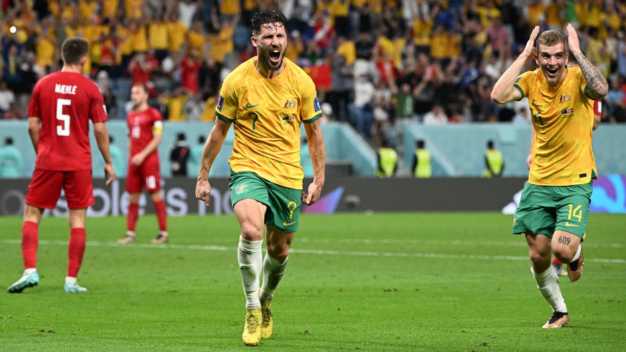 Australia se impone a Dinamarca y cierra una épica clasificación a octavos de final