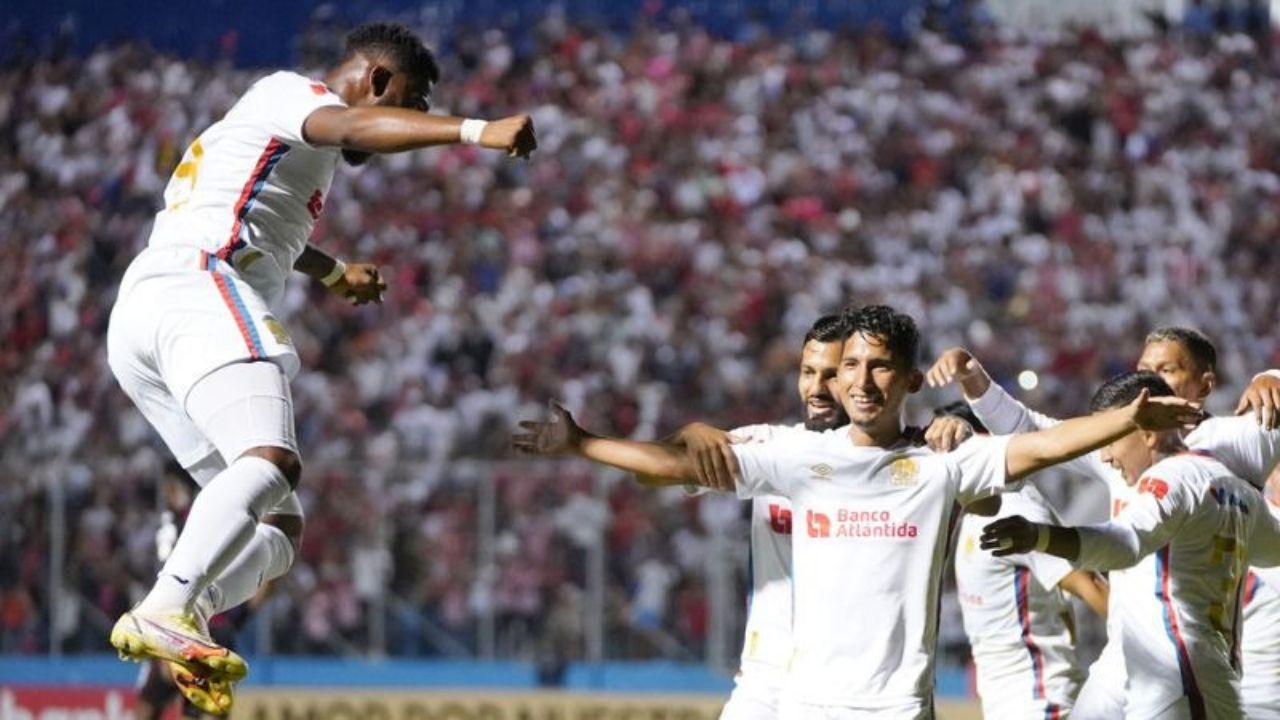 Olimpia podría volver a jugar con público y adelanta su posible sede