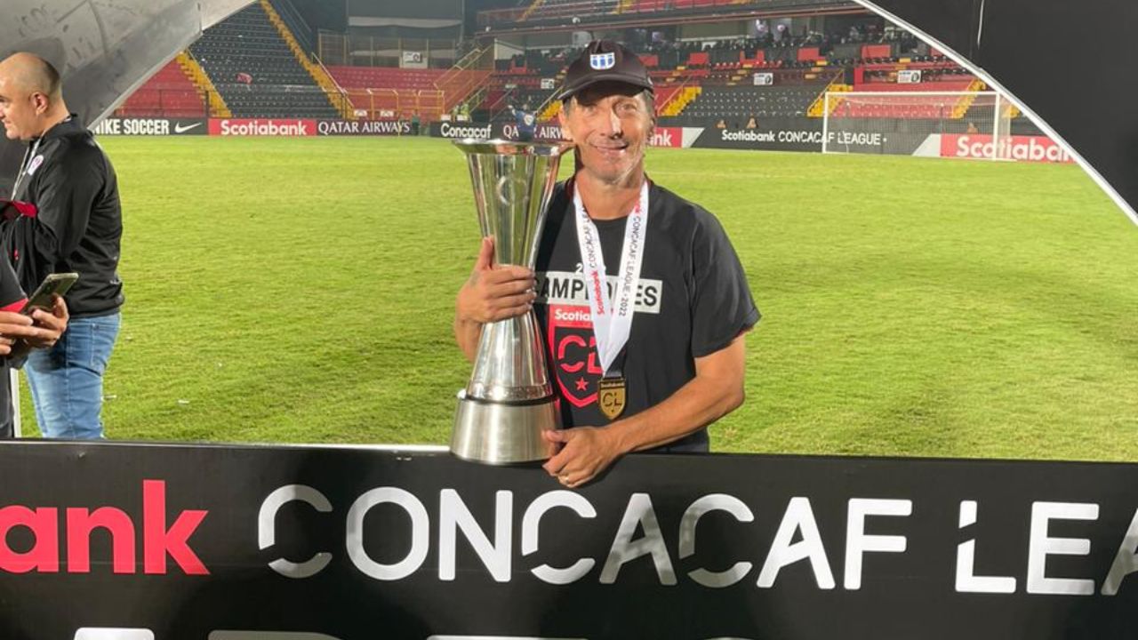 Pedro Troglio confiesa cuánto tiempo se quedará en Olimpia tras lograr su último objetivo