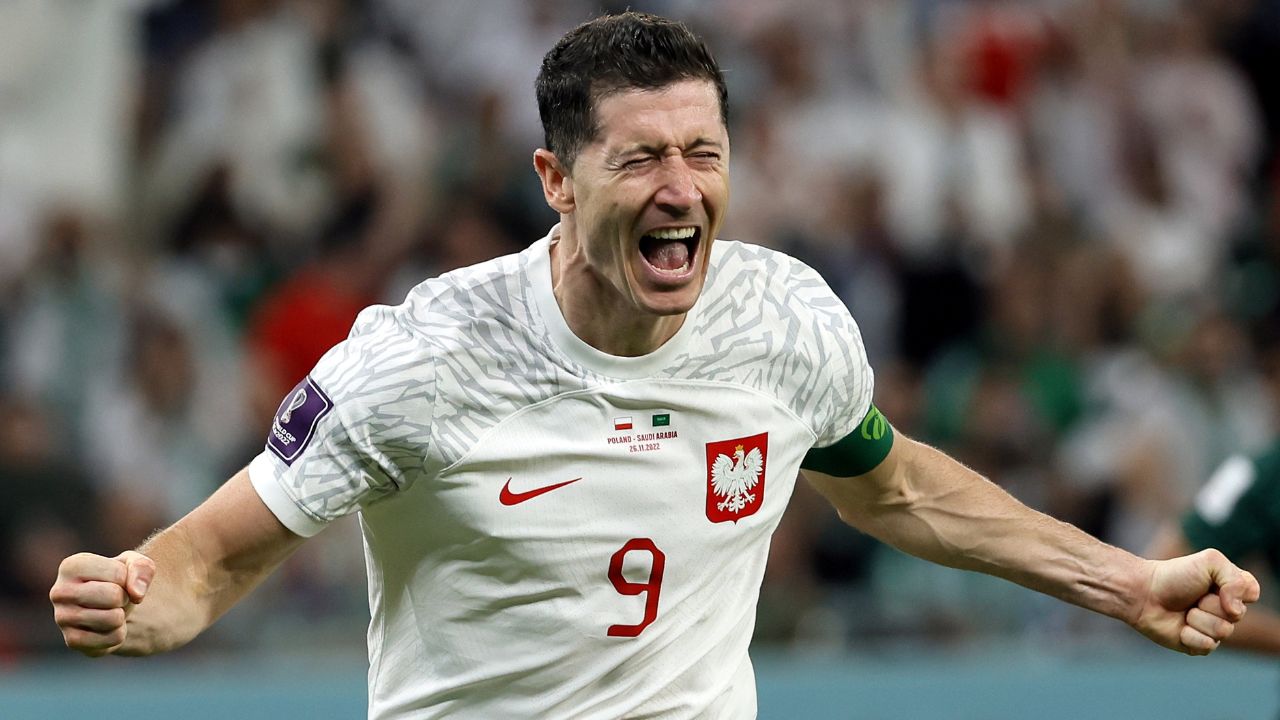 Polonia le pega a Arabia Saudita con un histórico Lewandowski y un Szczesny colosal