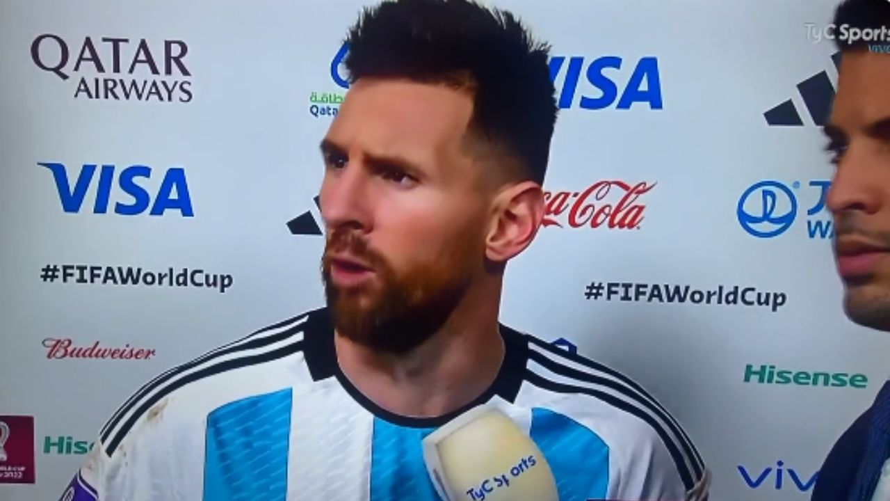 El enfado de Lionel Messi que provocó que periodista lo tranquilizara tras callar a alguien