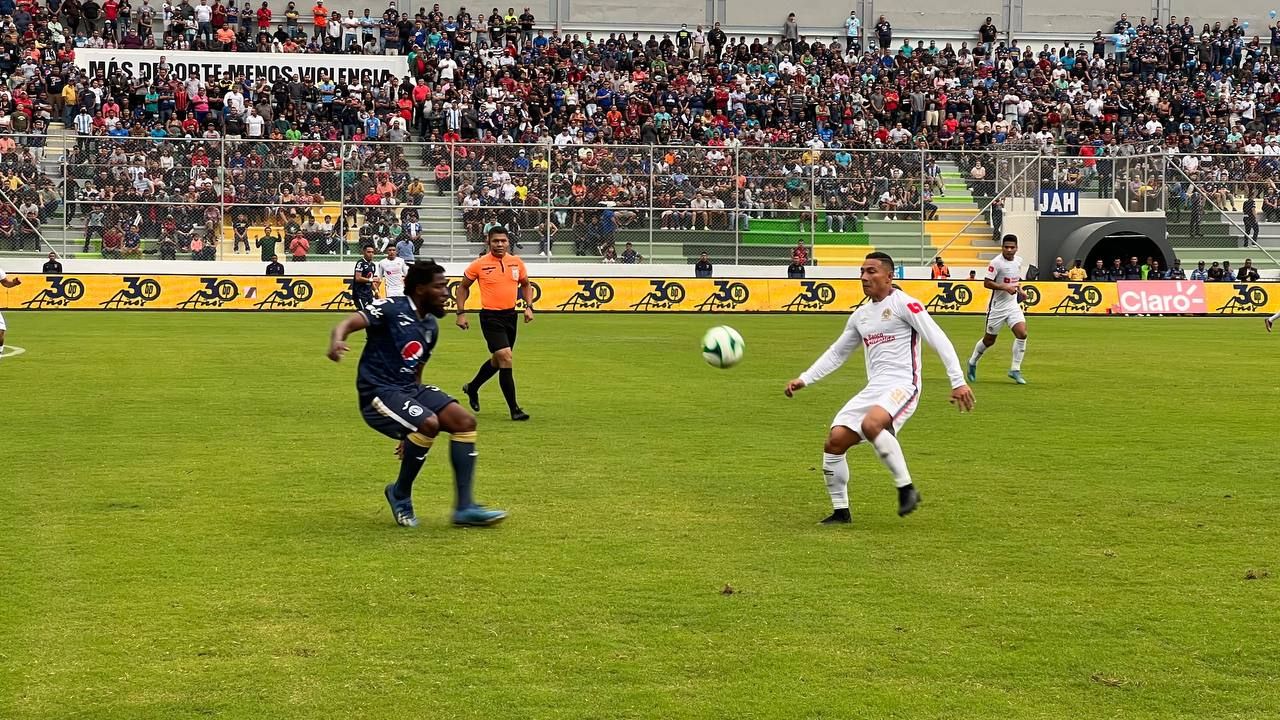 Olimpia se impuso a Motagua en la final de ida y acaricia un nuevo título