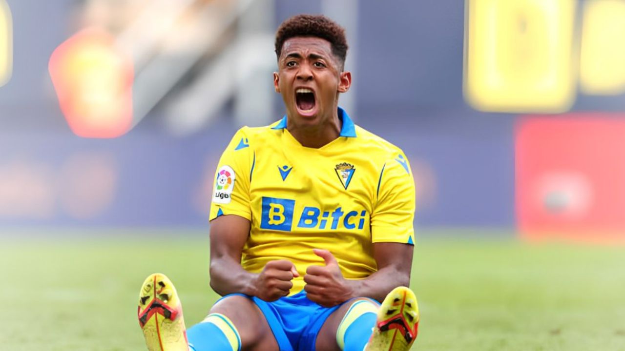 Choco Lozano enciende las alarmas en Cádiz tras su gol ante el Manchester United