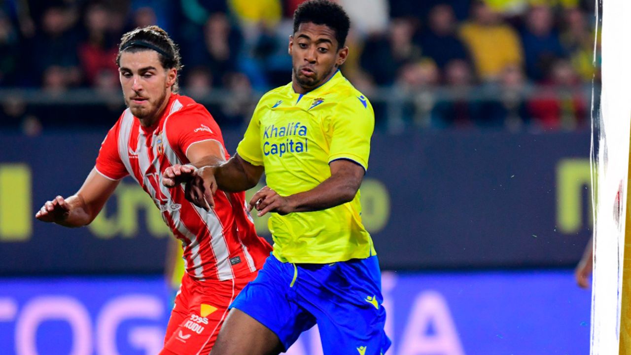 Cádiz y el Choco Lozano sufren para lograr el empate ante Almería en LaLiga