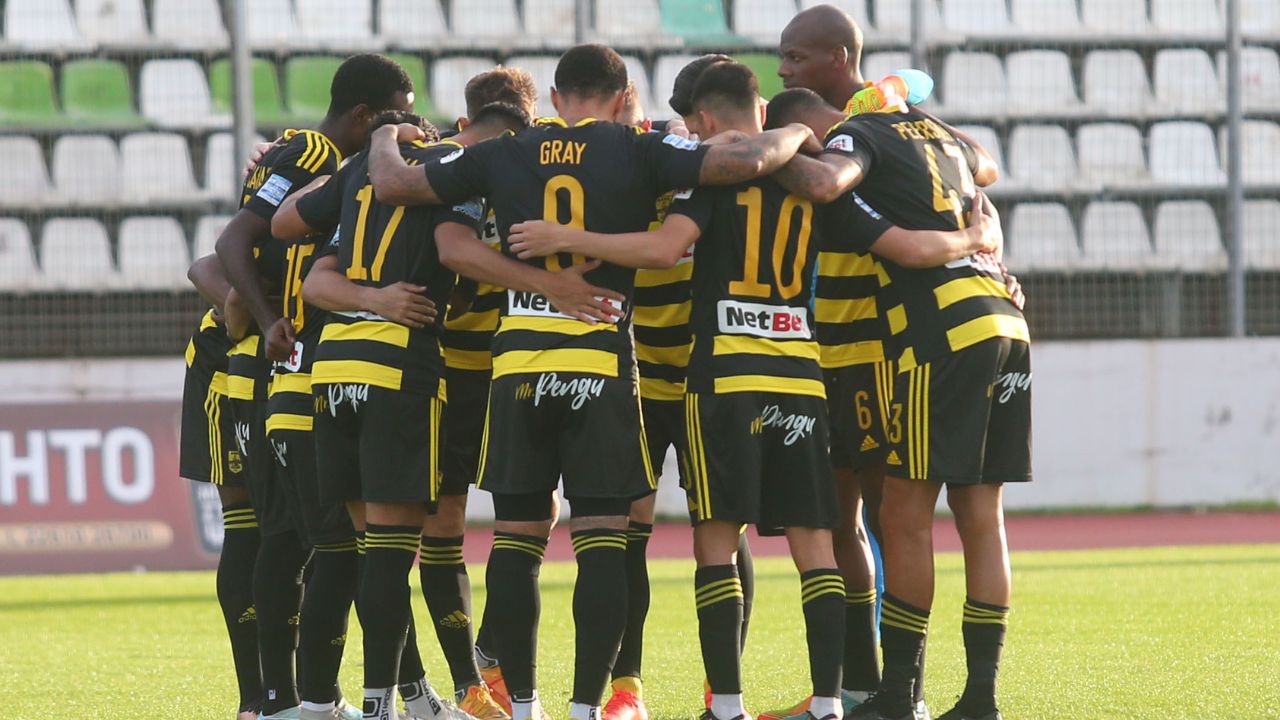 Luis Palma y Edwin Rodríguez fueron sorprendidos por el Aris FC en plena navidad