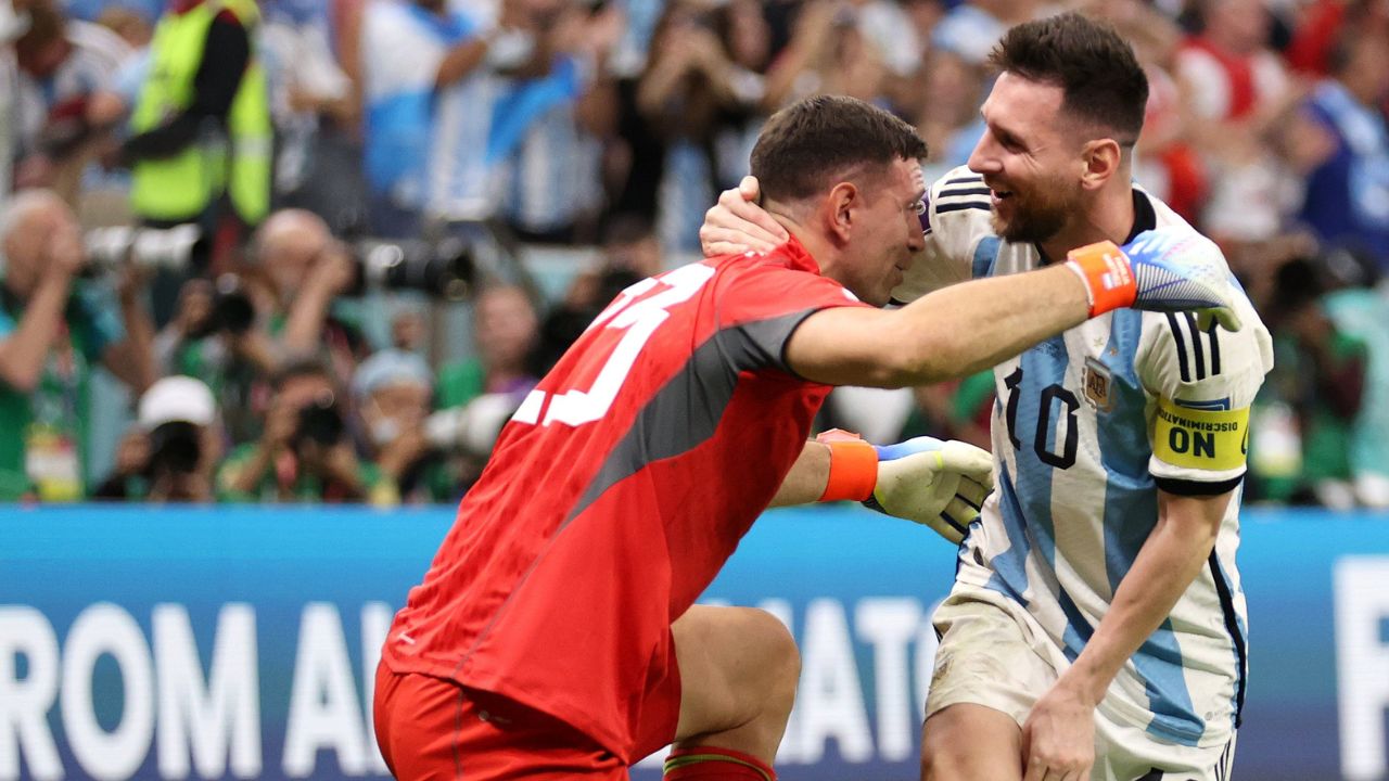 Celebridades y prensa argentina estallan en redes sociales tras clasificación a semifinales en el Mundial de Qatar