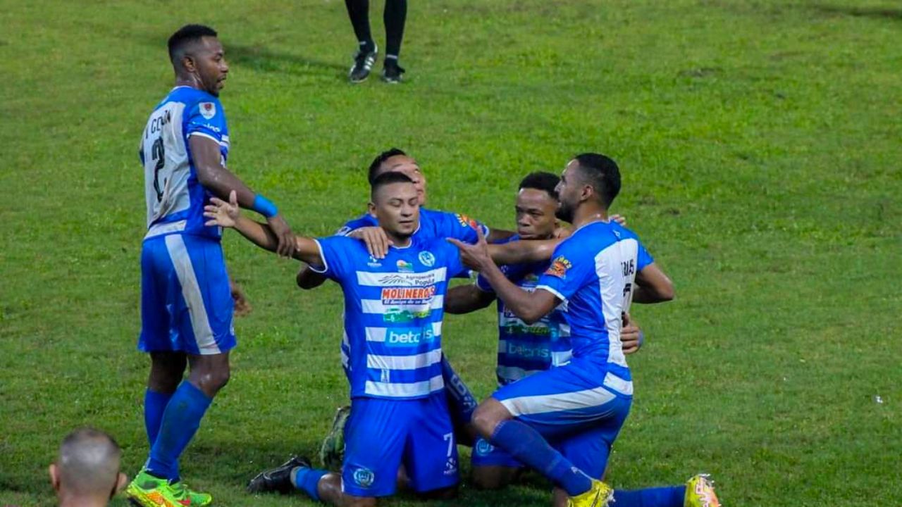 Esto es lo último que se sabe sobre Alexy Vega y su salida del Victoria