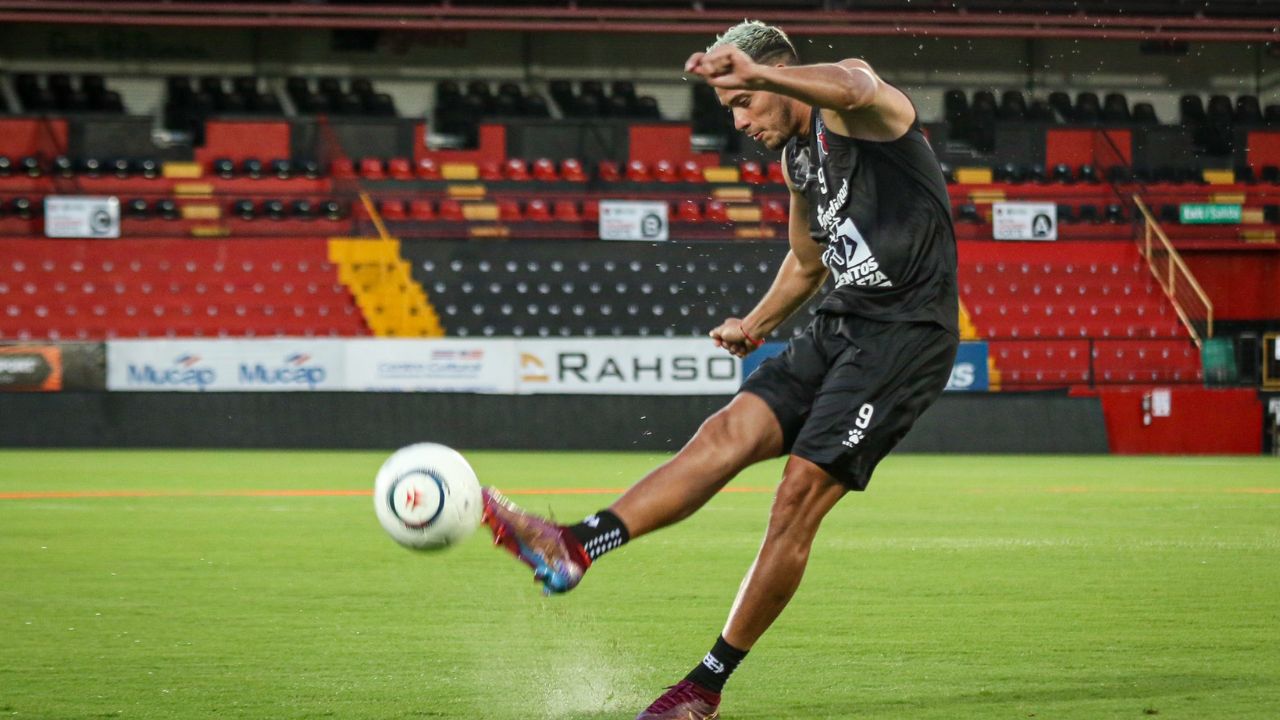 Ángel Tejeda recibe tremenda noticia en el inicio del torneo en Costa Rica