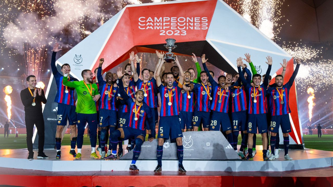 Barcelona golea al Real Madrid y consigue el primer título para Xavi Hernández
