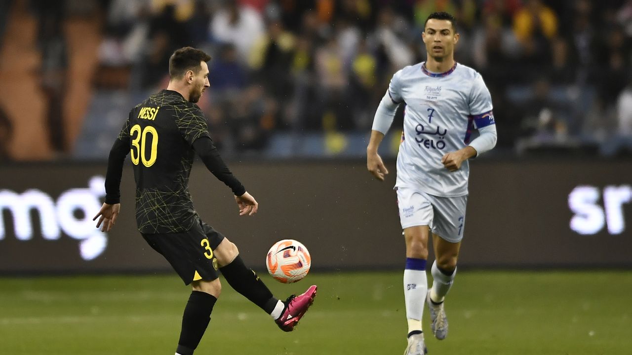 Cristiano Ronaldo marca doblete pero pierde ante el PSG de Messi en un eufórico reencuentro