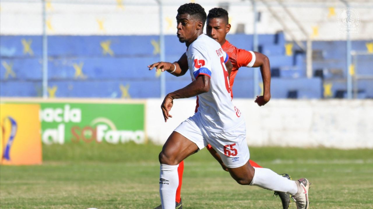 Josman Figueroa confirma su futuro en Olimpia y revela si Real España o Lobos UPN lo contactaron