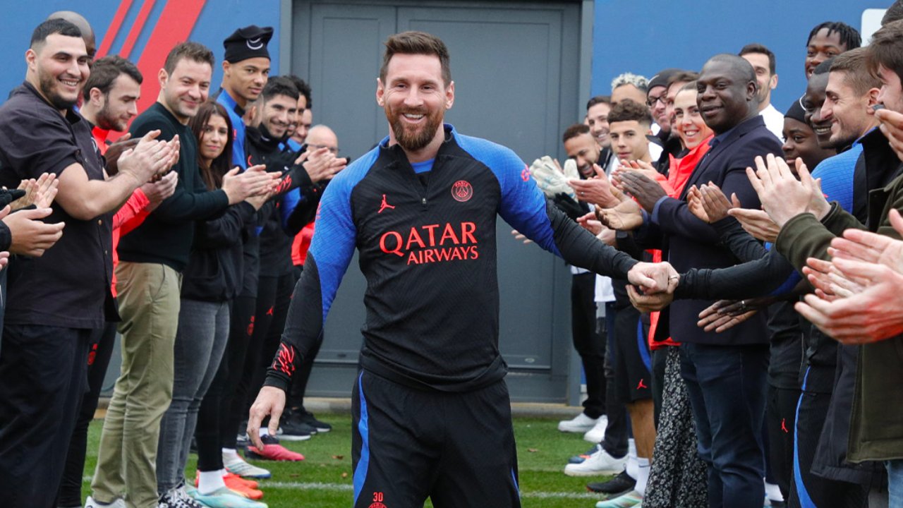 PSG recibe a Lionel Messi con pasillo tras ganar la Copa del Mundo