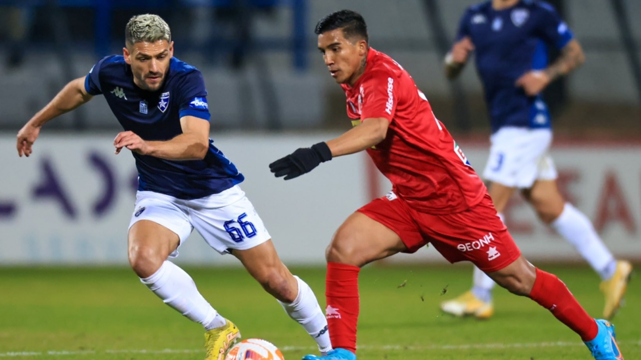 Michaell Chirinos titular en la victoria del Volos en la Super Liga de Grecia