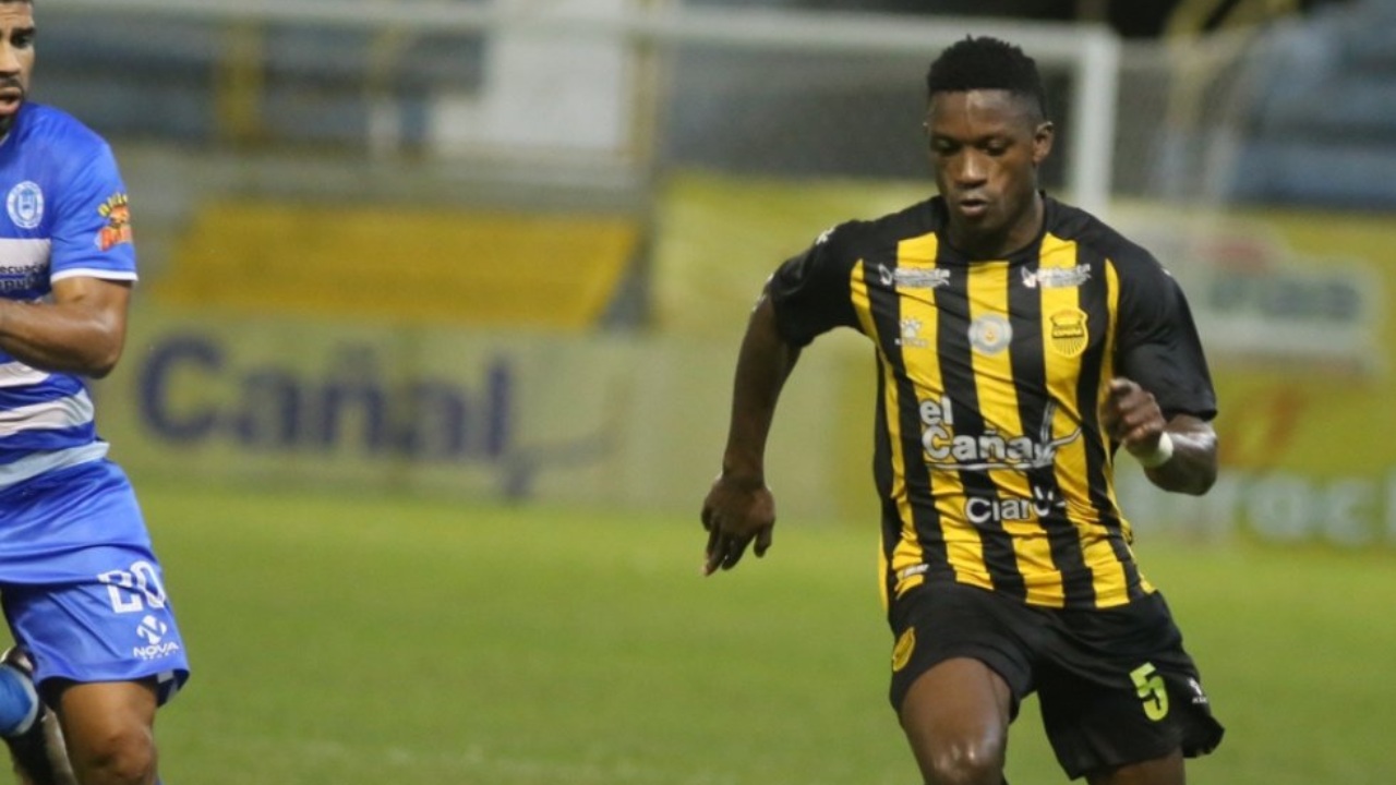 Palomo Rodríguez debuta con pie derecho y Real España golea a Victoria en San Pedro Sula
