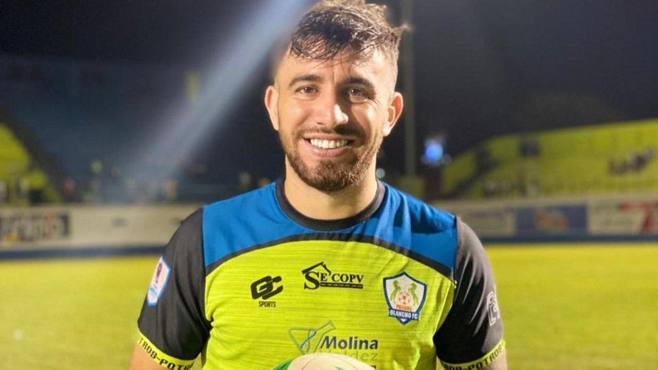 Agustín Auzmendi, delantero argentino del Olancho FC, fue el campeón de goleo del Torneo Apertura 2022 con doce tantos. Foto: Redes sociales