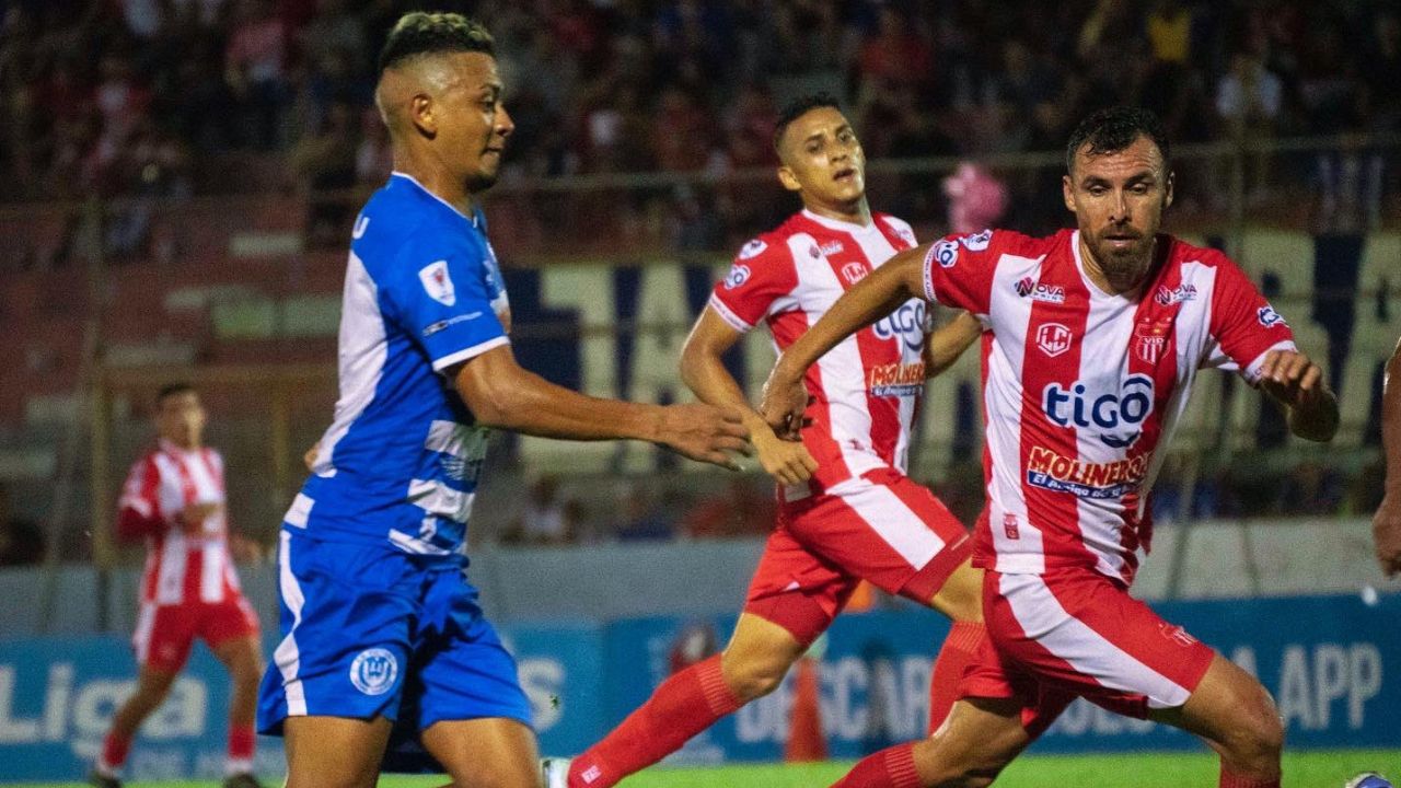 Victoria toma decisión respecto al futuro de Alexy Vega con el equipo