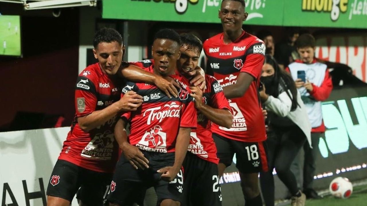 Legionario hondureño menciona si jugaría con Honduras o Costa Rica