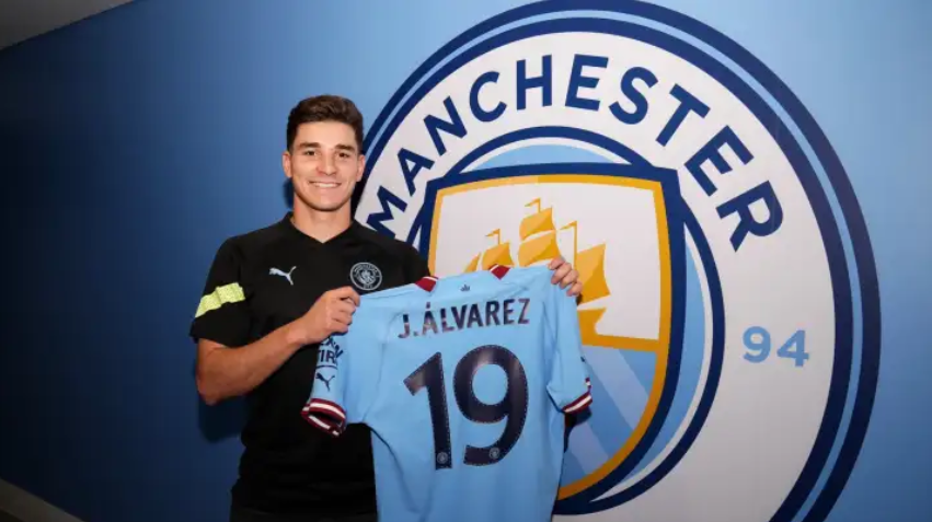 Julián Álvarez fue traspasado del River Plate al Manchester City por poco más de 20 millones de euros en 2022. Foto: Redes sociales