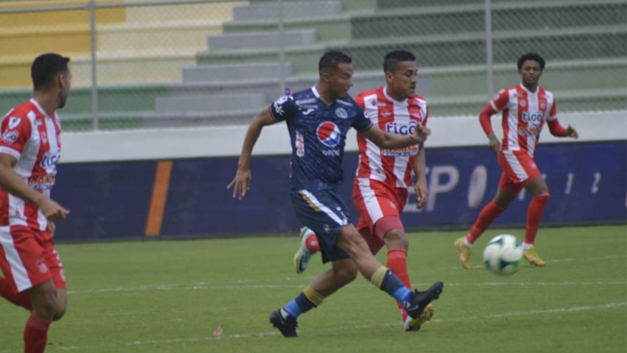 Motagua regresó a la vida y triunfa con doblete de Marcelo Santos