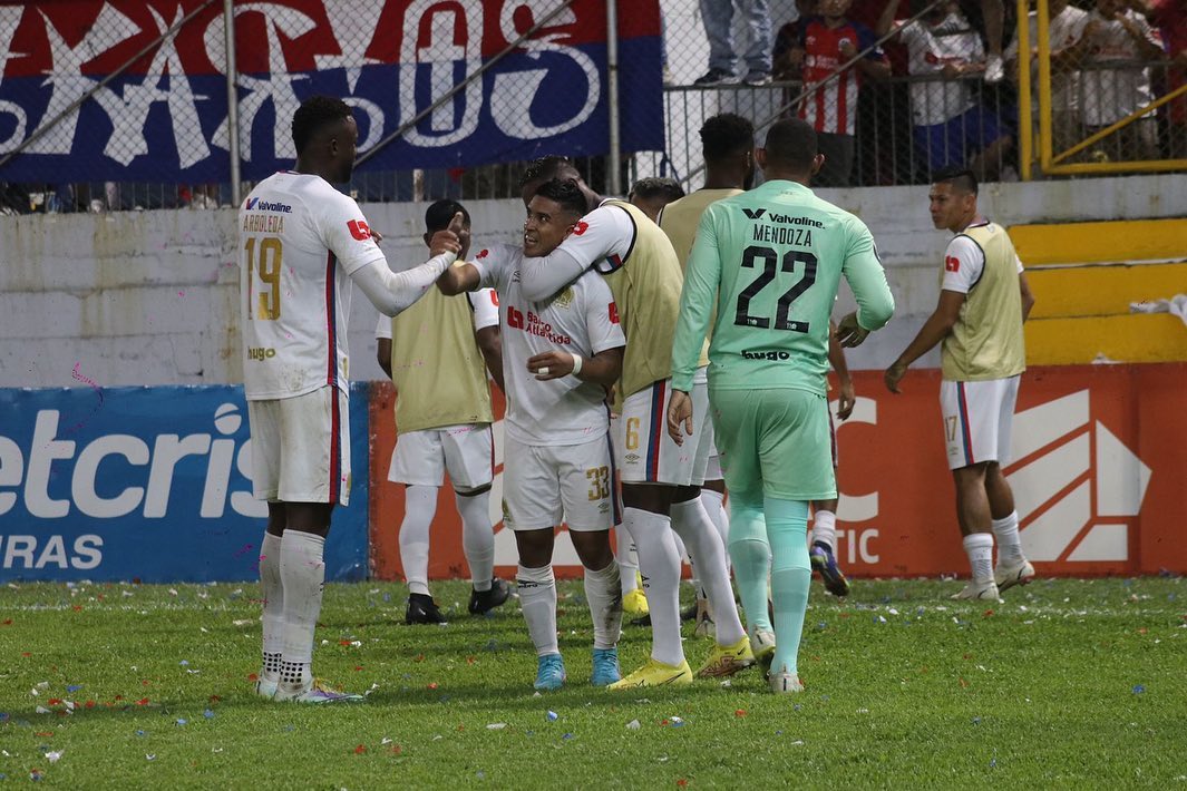 El Olimpia realizó la mayor goleada de los últimos 15 encuentros del clásico hondureño, siendo esta de 4 a 0 en el Torneo Apertura 2022. Foto:: Redes sociales.