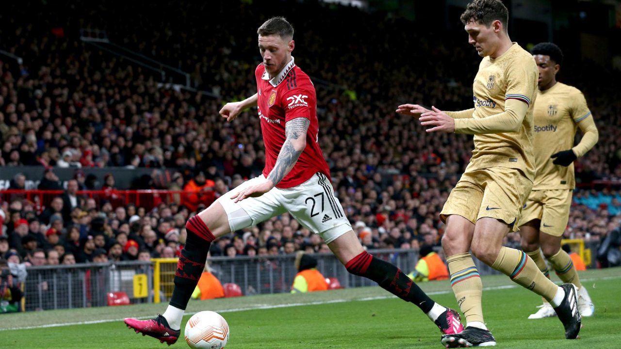 Manchester United elimina al Barcelona y Xavi Hernández vive una pesadilla en el 'Teatro de los Sueños'