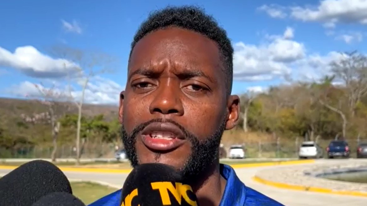 Clayvin Zúniga avisa a los legionarios sobre su llamado a la Selección de Honduras