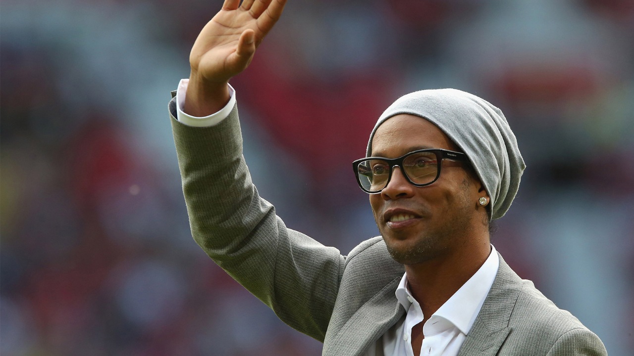 ¿Cuándo se retiró Ronaldinho?, trayectoria del brasileño