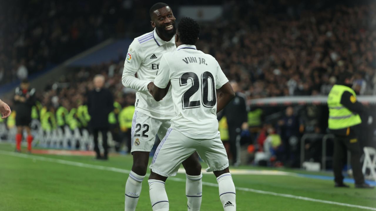 Real Madrid no afloja y vence a Valencia para seguir de cerca al Barcelona