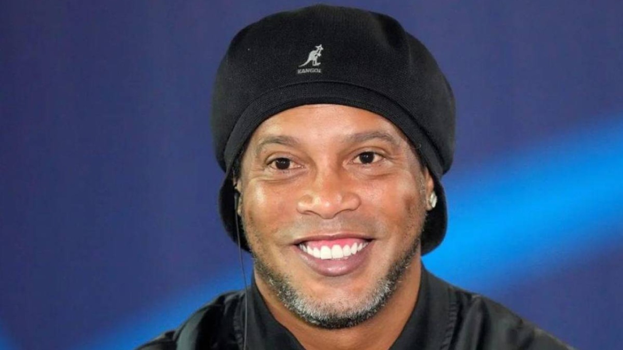 Ronaldinho anuncia su regreso a las canchas fichando con equipo de España