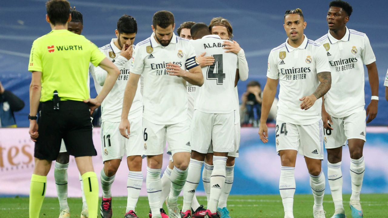 Real Madrid goleó al Elche y sigue su camino por alcanzar al Barcelona