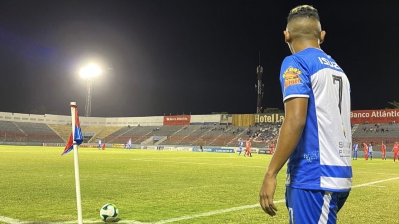 Victoria hunde más al Real Sociedad en una noche inspirada de Alexy Vega