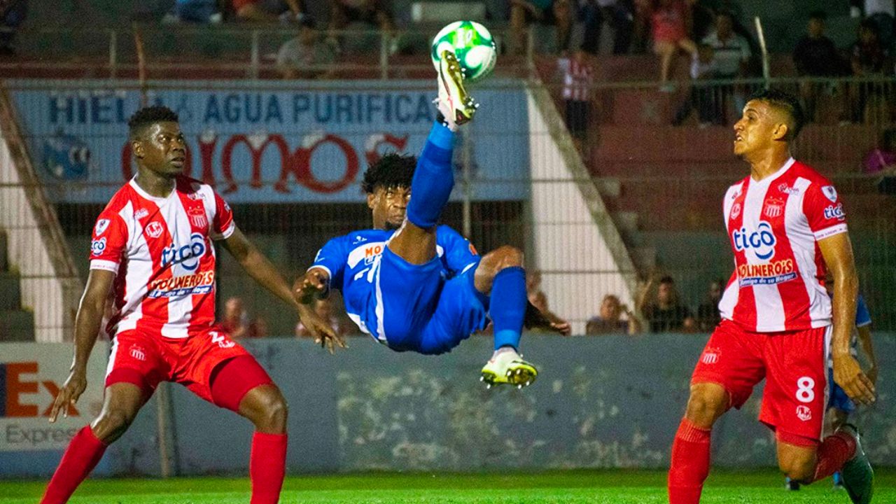 Victoria y Vida igualaron sin goles en un nuevo clásico ceibeño