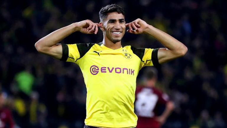 Cuando estuvo a préstamo en el Borussia Dortmund, Achraf Hakimi se terminó de establecer como futbolista de la élite mundial. Foto: EFE