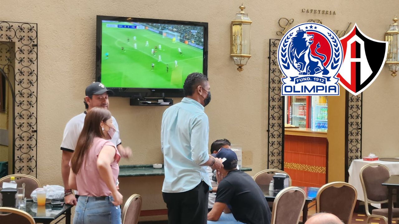 Exjugador del Atlas visitó al Olimpia previo a su partido de ida en San Pedro Sula