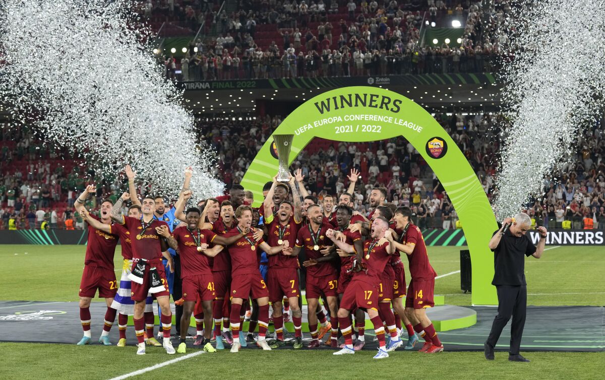 La Conference League se fundó en 2021 y su primer campeón fue el AS Roma de Italia. Foto: Antonio Calanni / Associated Press