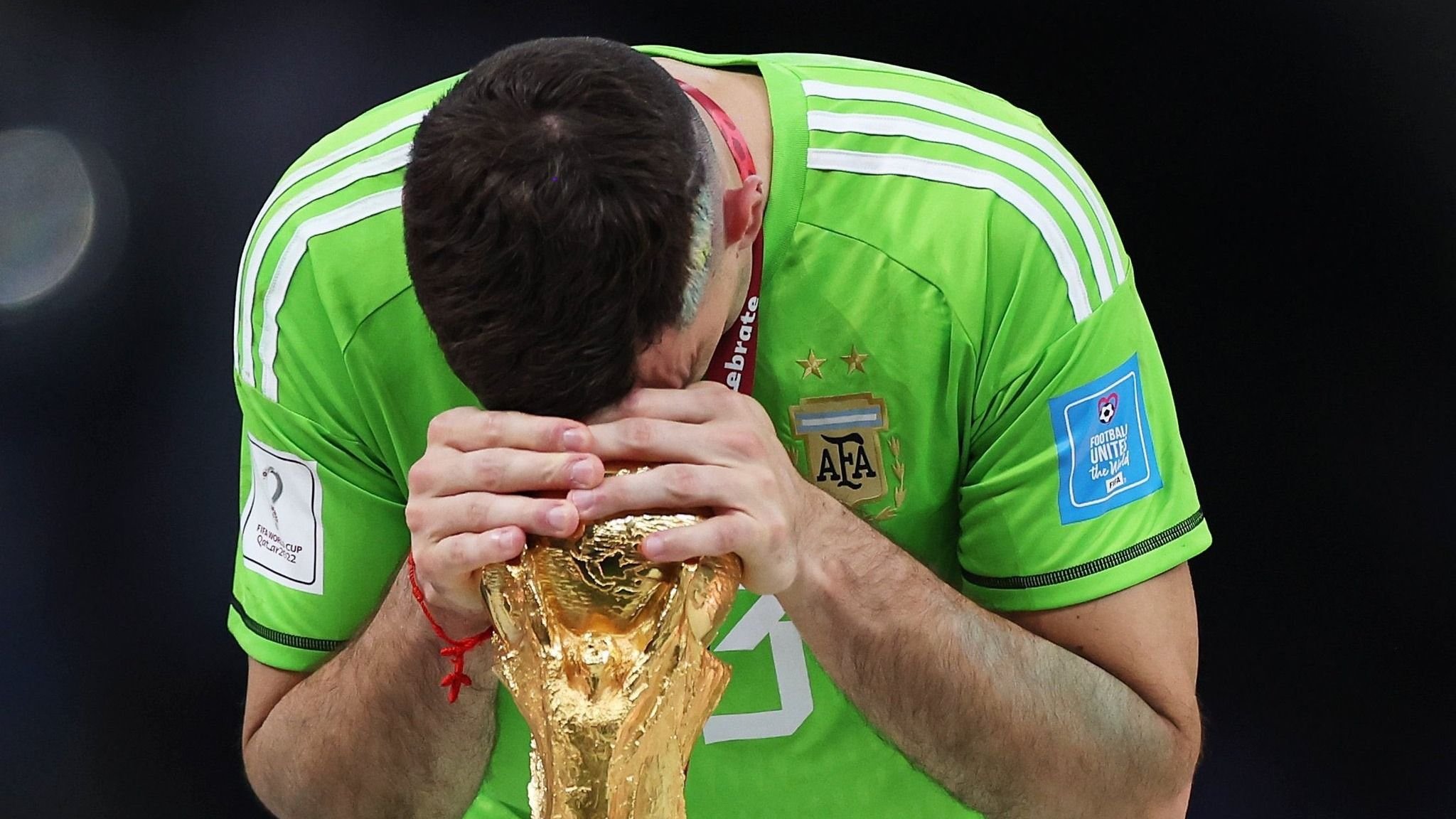 El Dibu Martínez fue pieza clave en la Selección de Argentina para que ganase su tercer Copa del Mundo en Qatar 2022. Foto: Internet