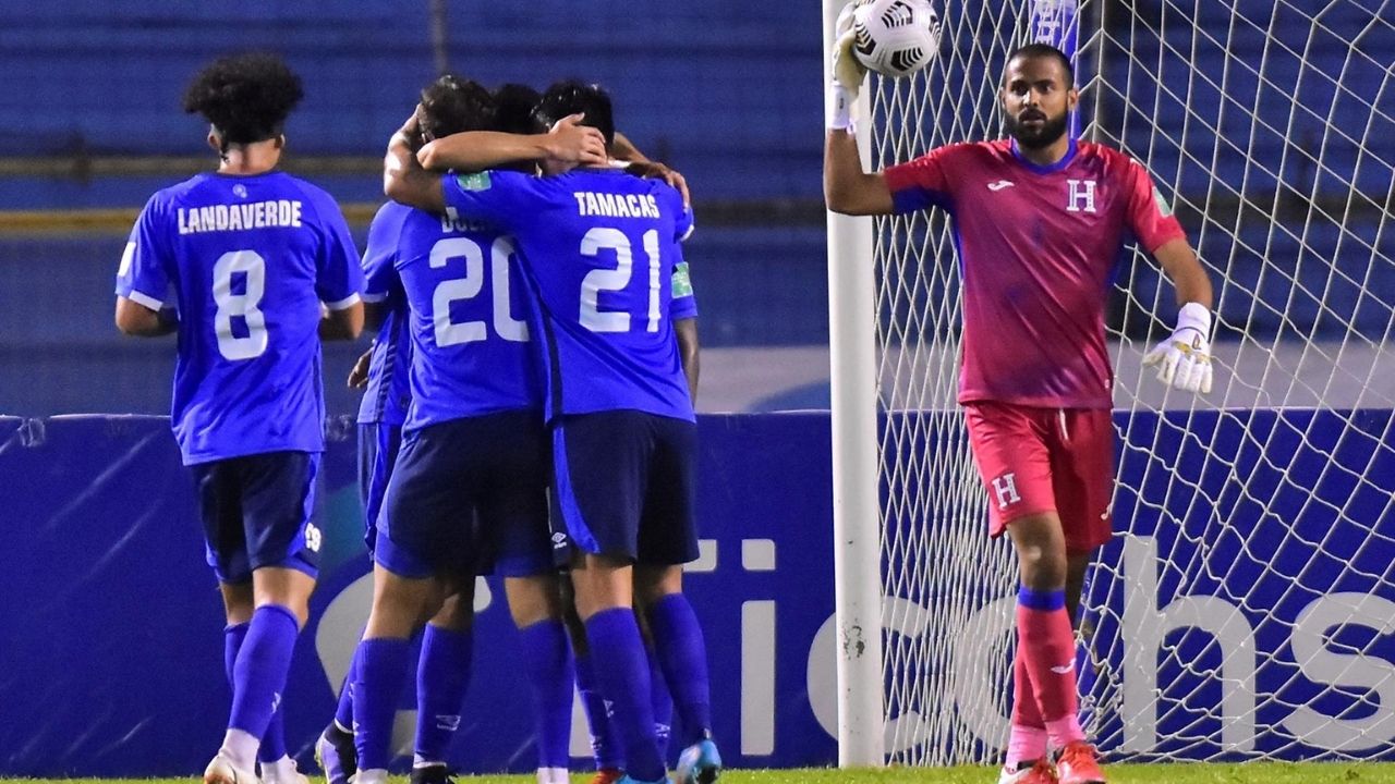 La última vez que ambas selecciones se enfrentaron fue por las Eliminatorias Mundialistas, partido que ganó de visita El Salvador 2 a 0. Foto: tunota