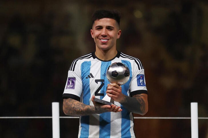 Enzo Fernández ganó el premio al Mejor Jugador Joven del Mundial de Qatar. Foto: REUTERS/Carl Recine