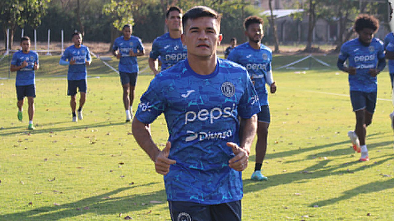 Gaspar Triverio recibe su primer reconocimiento en el fútbol de Honduras