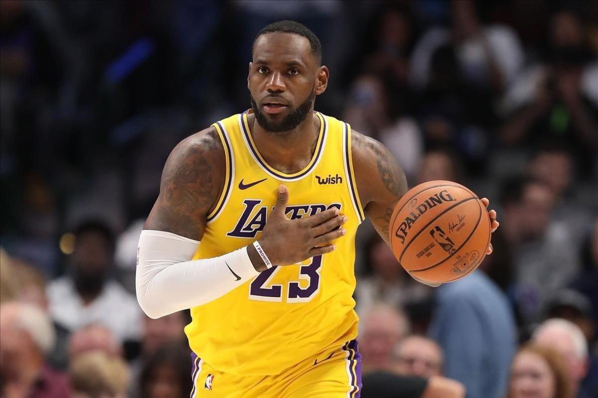 LeBron James juega como alero y ala-pívot, pero también ha jugado como de base y escolta. Foto: El Periódico de España