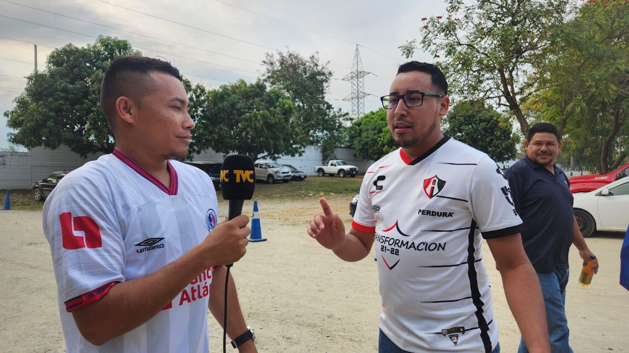 Hondureño seguidor del Atlas 'se pelea' con aficionados del Olimpia en las afueras del Olímpico
