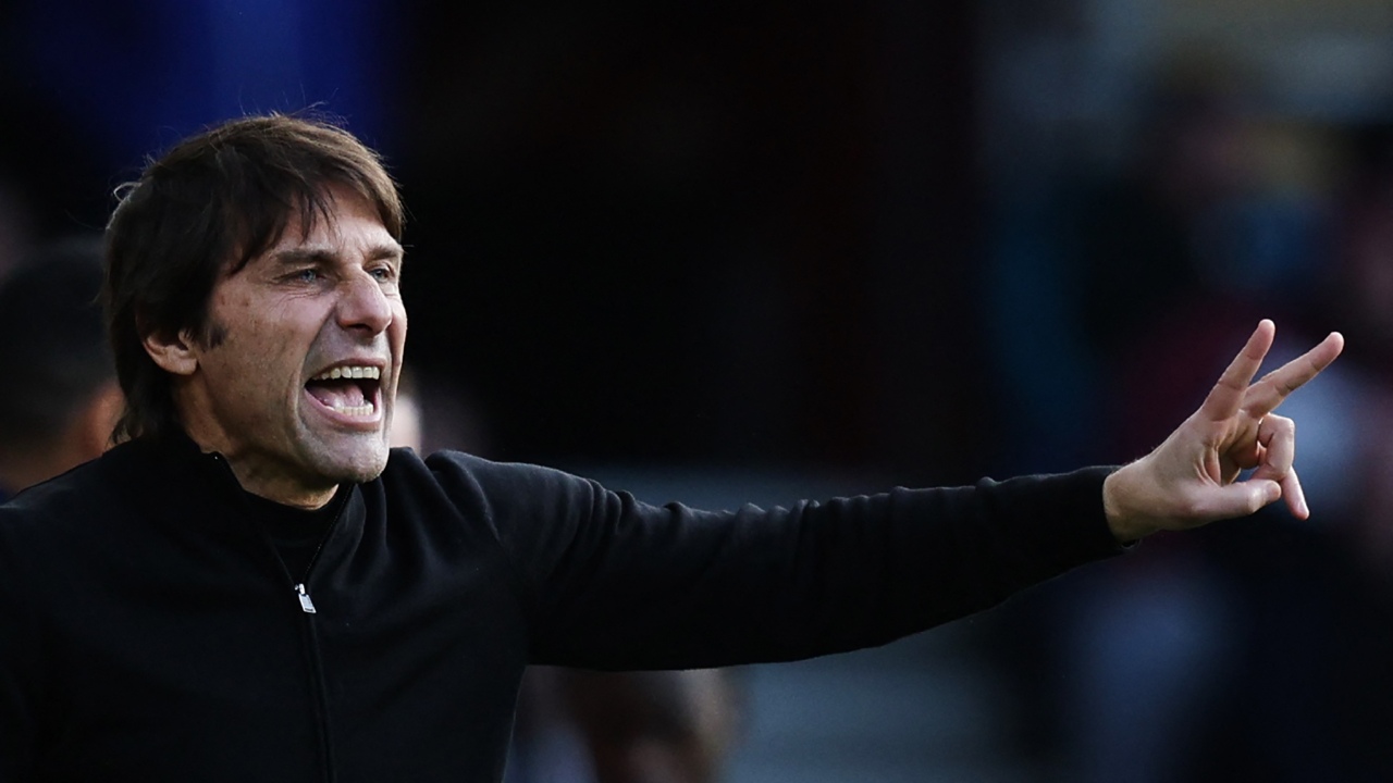 Antonio Conte deja al Tottenham y el club anuncia al sustituto