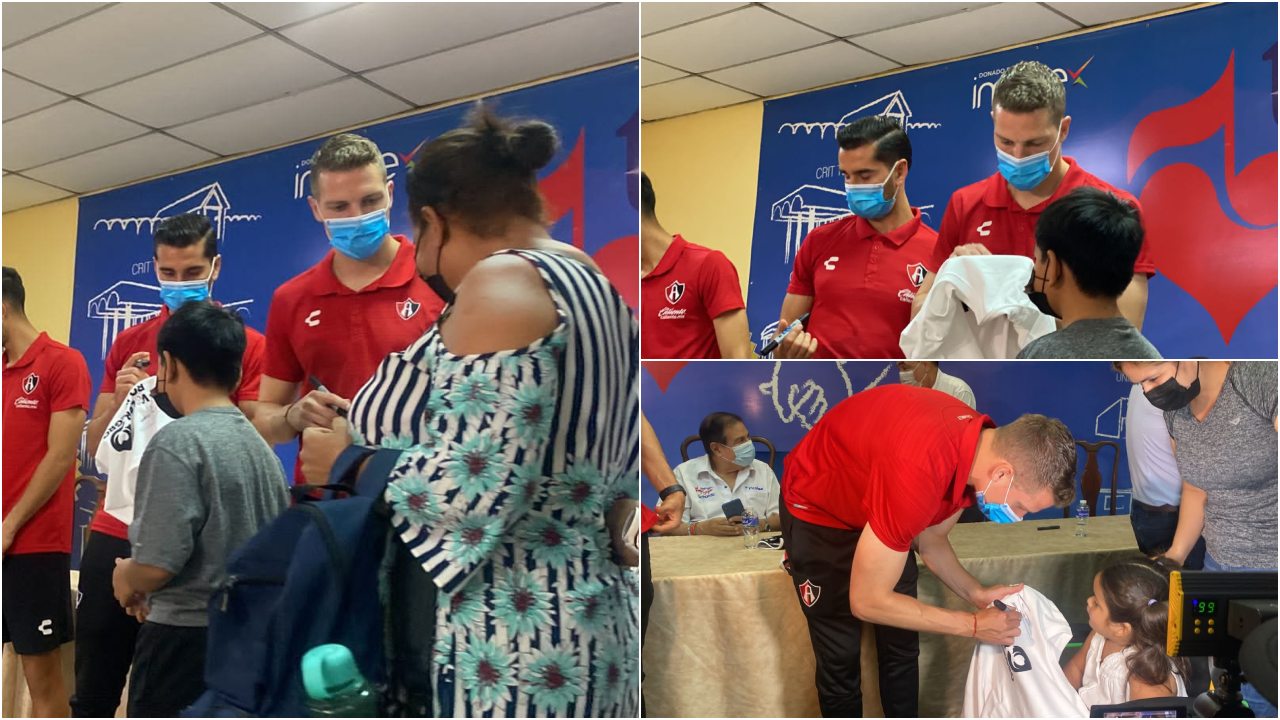 Jugadores del Atlas sorprenden con admirable gesto a pacientes de Teletón previo al duelo ante Olimpia